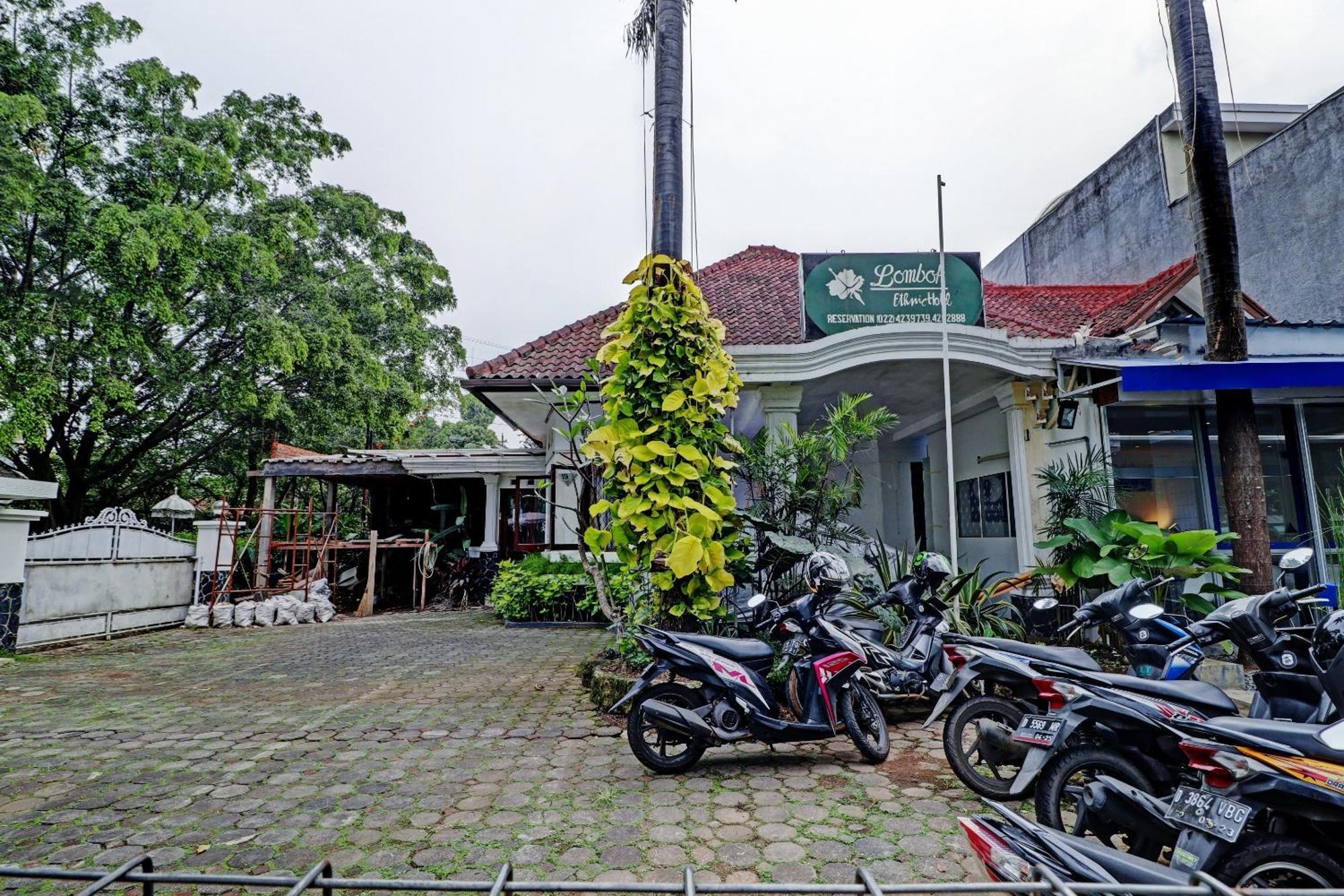 Hotel O Bandung Near Stadion Siliwangi Formerly The Ethnic Hotel Bandung Exterior foto